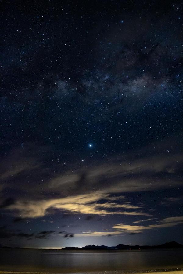 Rafflesia Resort Lundu エクステリア 写真