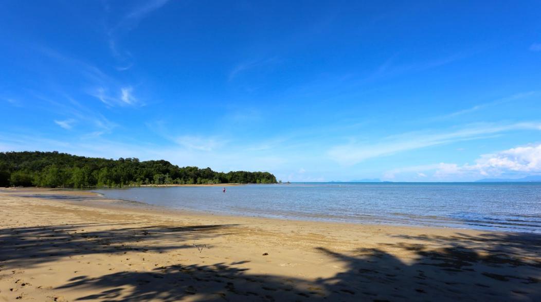 Rafflesia Resort Lundu エクステリア 写真